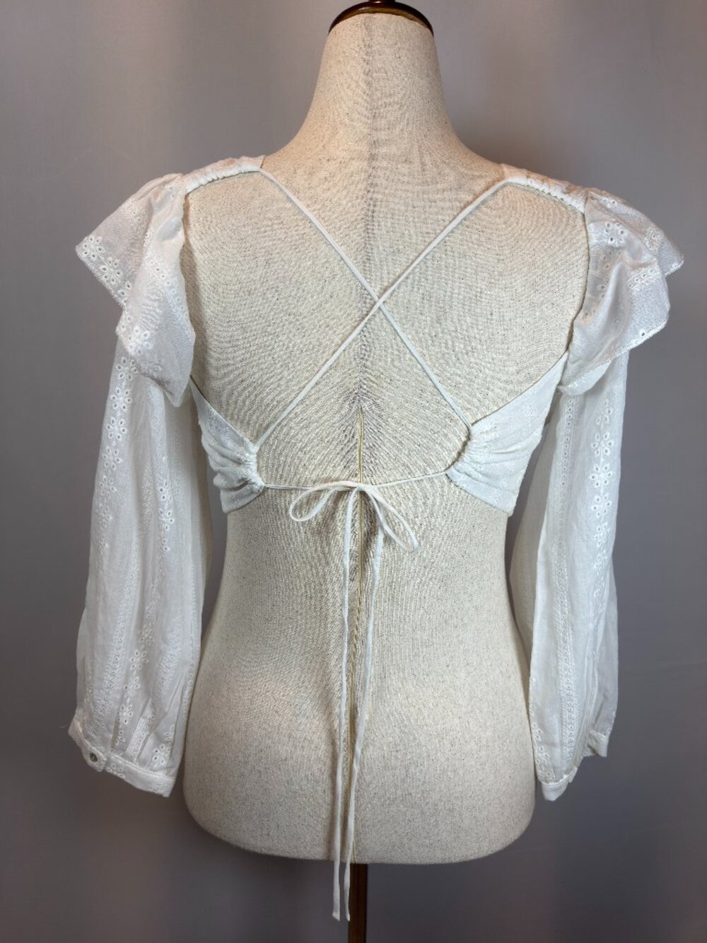 HYFVE Boho Ivory Eyelet Ruffle Long‑Sleeve Tie‑Back Crop Top Women’s M Coquette